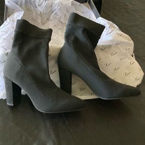 NWB simply Vera Wang black persimmon boots